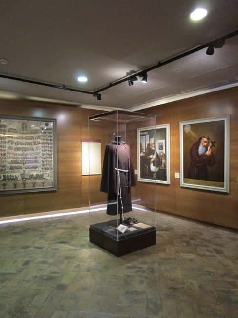 Rome: Capuchin Crypts Skip-the-Line Ticket and Tour - Crypt of the Skulls and the hourglass: the most talked-about room