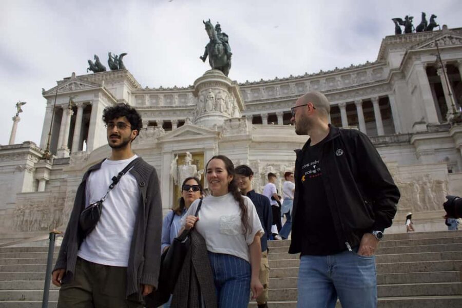 Rome: City Walking Tour in English or Spanish - Piazza Venezia: the viewpoint that turns into a lesson