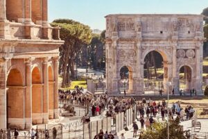 Rome: Colosseum, Palatine Hill and Roman Forum Guided Tour - Meeting the group near Basilica of Santi Cosma e Damiano