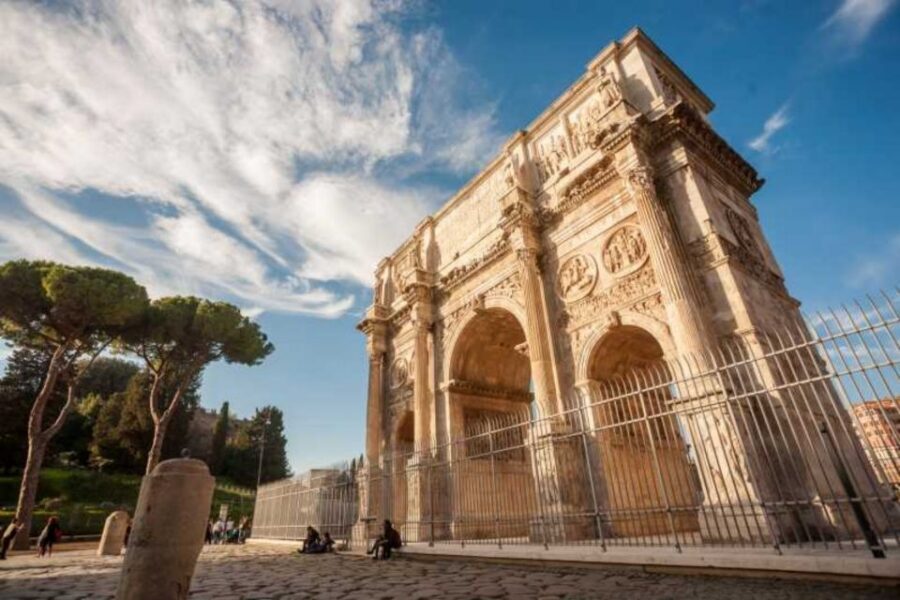 Rome: Colosseum, Palatine & Roman Forum Tour w/Entry Ticket - Heat, Water, and the Reality of Crowds