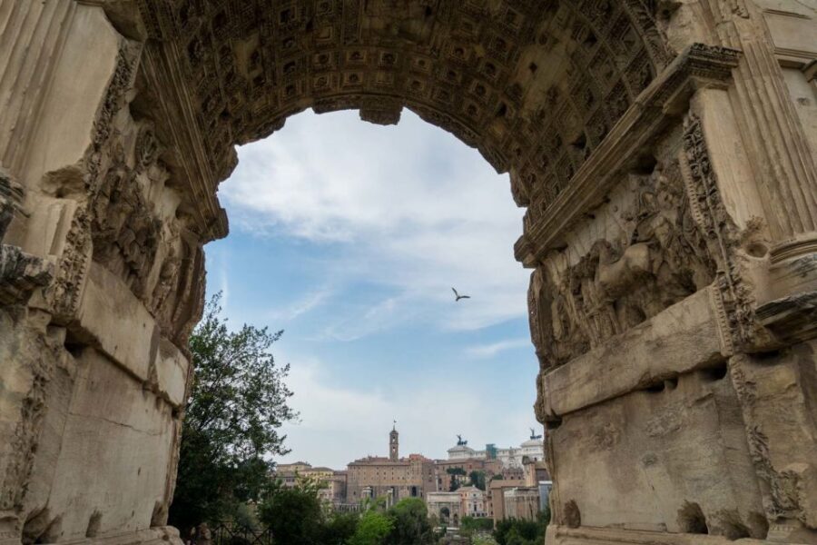 Rome: Colosseum, Roman Forum and Palatine Hill Group Tour - Photo stops at the power monuments: Constantine, Titus, and Maxentius