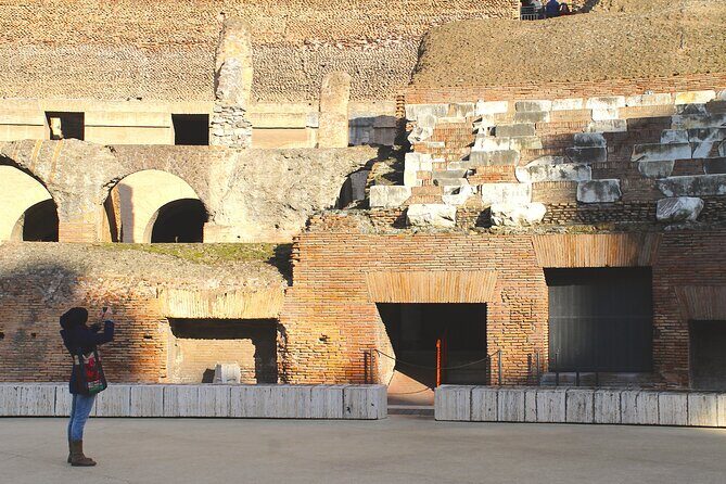 Rome: Colosseum, Roman Forum and Palatine Hill Private Tour - Palatine Hill in about 20 minutes: the payoff view