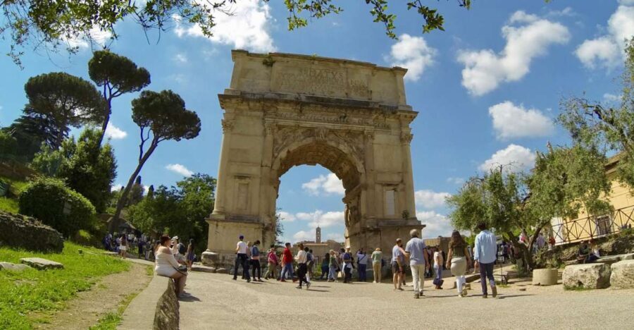 Rome: Colosseum, Roman Forum, and Palatine Hill Tour - Meeting point and timing: start early, move fast