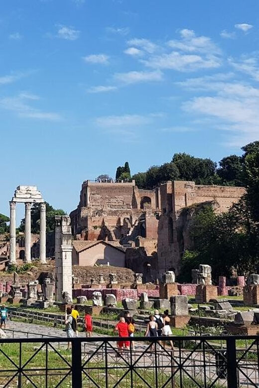 Rome: Colosseum, Roman Forum & Palatine Hill Experience - The Guided Colosseum Walk: What You Gain (Beyond Sightseeing)