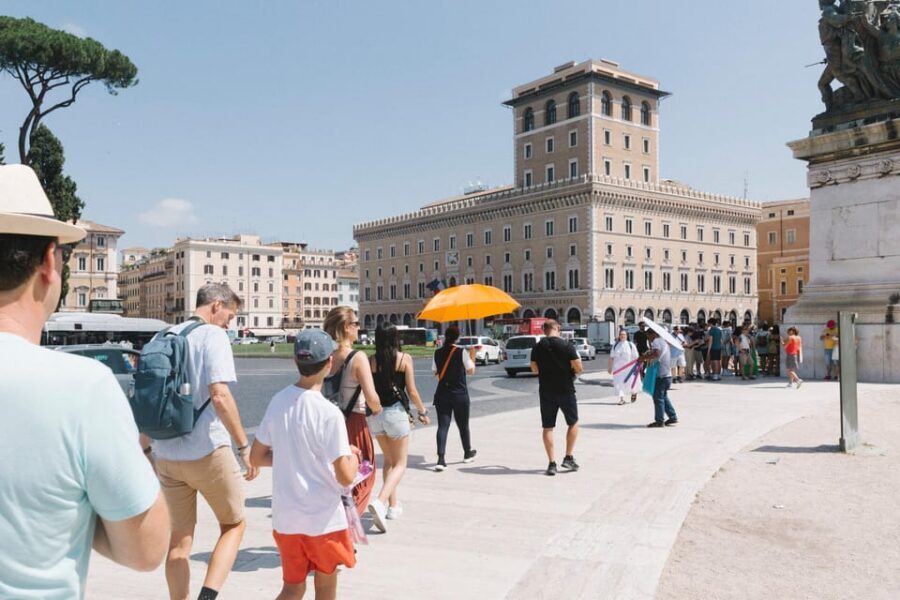 Rome: Colosseum, Roman Forum, Palatine with Multimedia Video - The English city walk: Navona, Pantheon, and Trevi at 10:00