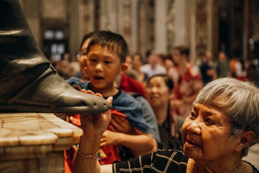 Rome: Early-Morning Vatican Museums and Sistine Chapel Tour - The Raphael Rooms: where art turns into a story