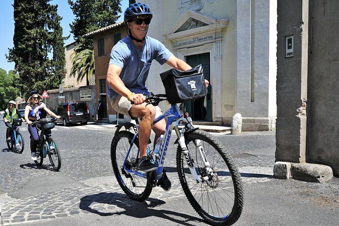 Rome EBike Tour: Appian Way, Catacombs & Roman Aqueducts - Villa ruins and the “where did the elite live?” question