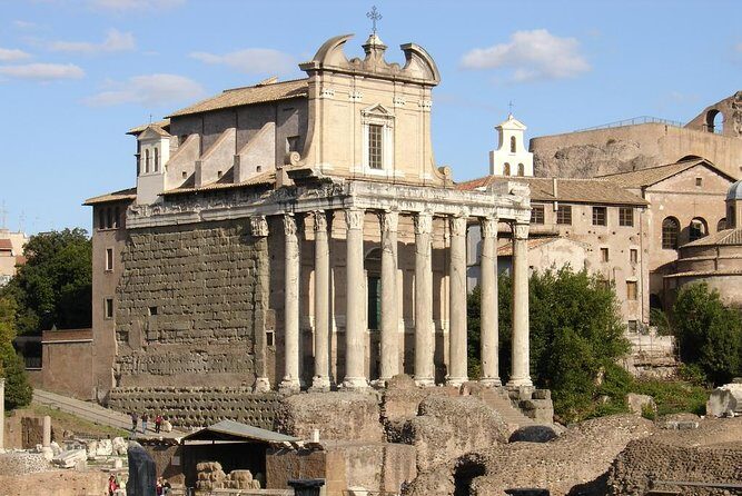 Rome: Guided Group Tour of Colosseum, Roman Forum & Palatine Hill - Entering the Colosseum with official tickets (and what you won’t get)