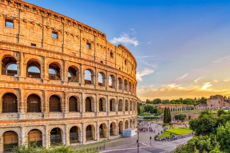 Rome: Guided Tour of Colosseum, Roman Forum & Palatine Hill - Palatine Hill: the view you remember and the palace story you can feel