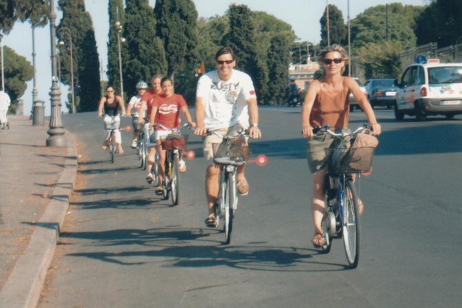 Rome Highlights by E-Bicycle Small group - How the pace really feels (and why small groups matter)