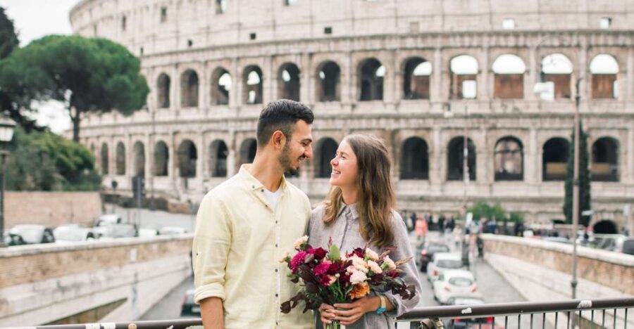 Rome: Personalized Photoshoot outside the Colosseum - Meeting at Caffè Roma and Getting Started on Time