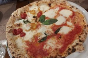 Rome: Pizza & Tiramisu Class with Free Flowing Fine Wine - Where You Meet at La Panetteria and How That Impacts Your Day