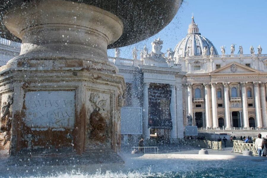 Rome: Skip the line Vatican Museums & Sistine Chapel Tour - Belvedere Courtyard: ancient sculpture with modern impact