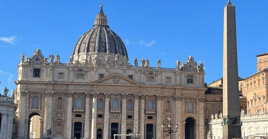 Rome: St. Peter's Basilica and Papal Grottoes Guided Tour - Inside St. Peter’s Basilica: where the art hits hardest