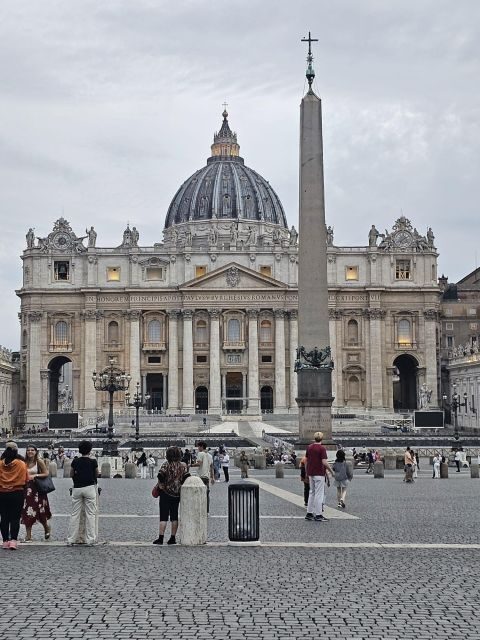 Rome: St. Peter's Basilica and Papal Grottoes Guided Tour - The Papal Grottoes: tombs 3 meters down under the altar