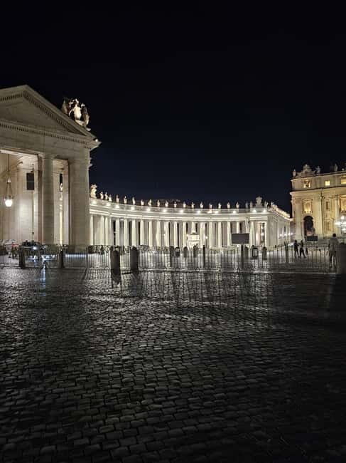 Rome: St. Peter's Basilica & Papal Tombs Tour with Dome - Rome’s Vatican stage set: St. Peter’s Square and Bernini’s tricks
