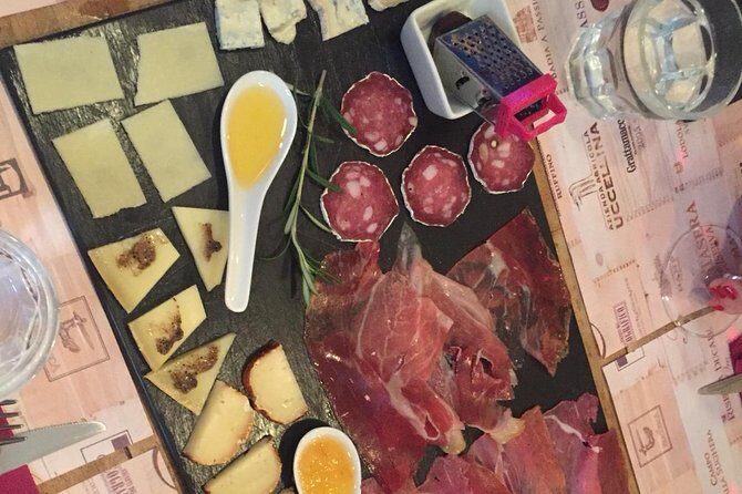 Rome: Trastevere Food tour with Free-Flowing Fine Wine - Pizza and craft beer: a Roman classic done the local way