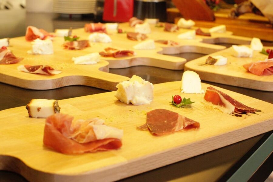 Rome: Trastevere Guided Food and Wine Tour with 20+ Tastings - Who this Trastevere tour fits best (and who should skip it)