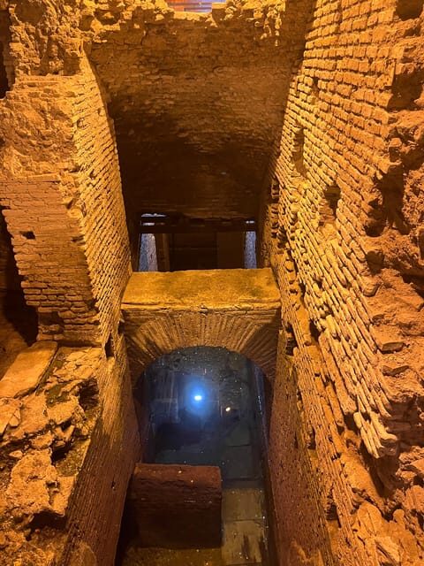 Rome: Trevi Fountain District Underground Tour and Ice Cream - Vicus Caprarius Underground Tour (40 Minutes): Where Roman Water Meets Daily Life