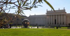 Rome: Vatican Museums, Sistine Chapel, and Basilica Tour - Pine Cone Courtyard and the Pigna Fountain: the calm before the crowd