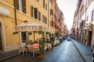 Rome Walking Tour with Piazza Navona, Trevi Fountain and Pantheon - Piazza Navona: the baroque square where street life is part of the show