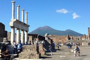Sharing Tour of Pompeii - Your day’s route: temple, domus, and the lupanari