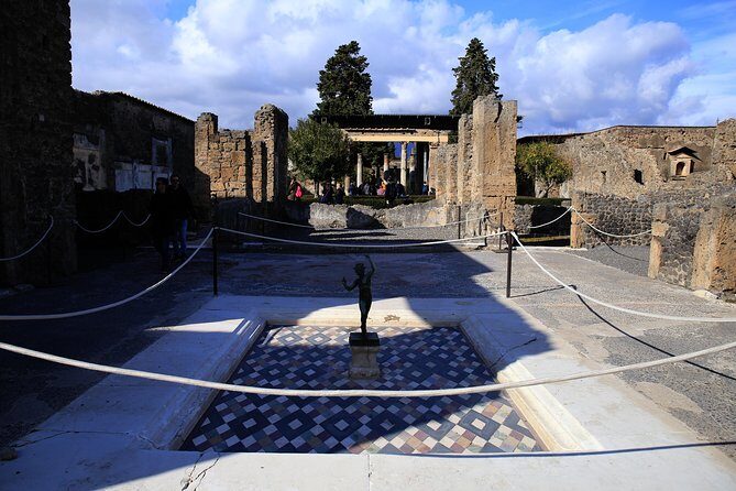 Skip the Line Guided Tour of Pompeii led by an Archaeologist - Walking Comfort: Smart Casual, Comfortable Shoes, and Heat Reality