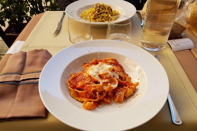 Tivoli Villas Full Day Trip From Rome with Lunch - Lunch in Tivoli Town: A Mid-Day Reset (Convenience vs. Quality)