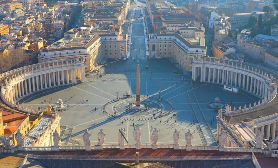 Vatican: St. Peter’s Basilica & Dome Ticket with Audioguide - The audioguide on your phone: what works and what to watch